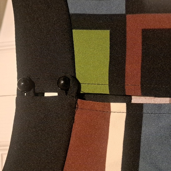 Colorful Geometric Dress With back zipper and neck buttons Size 12 - Picture 5 of 8